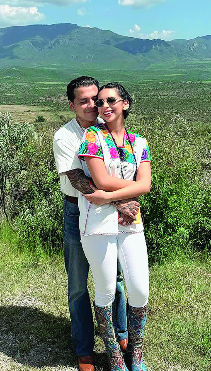 Pepe Aguilar, Nodal y Ángela Aguilar