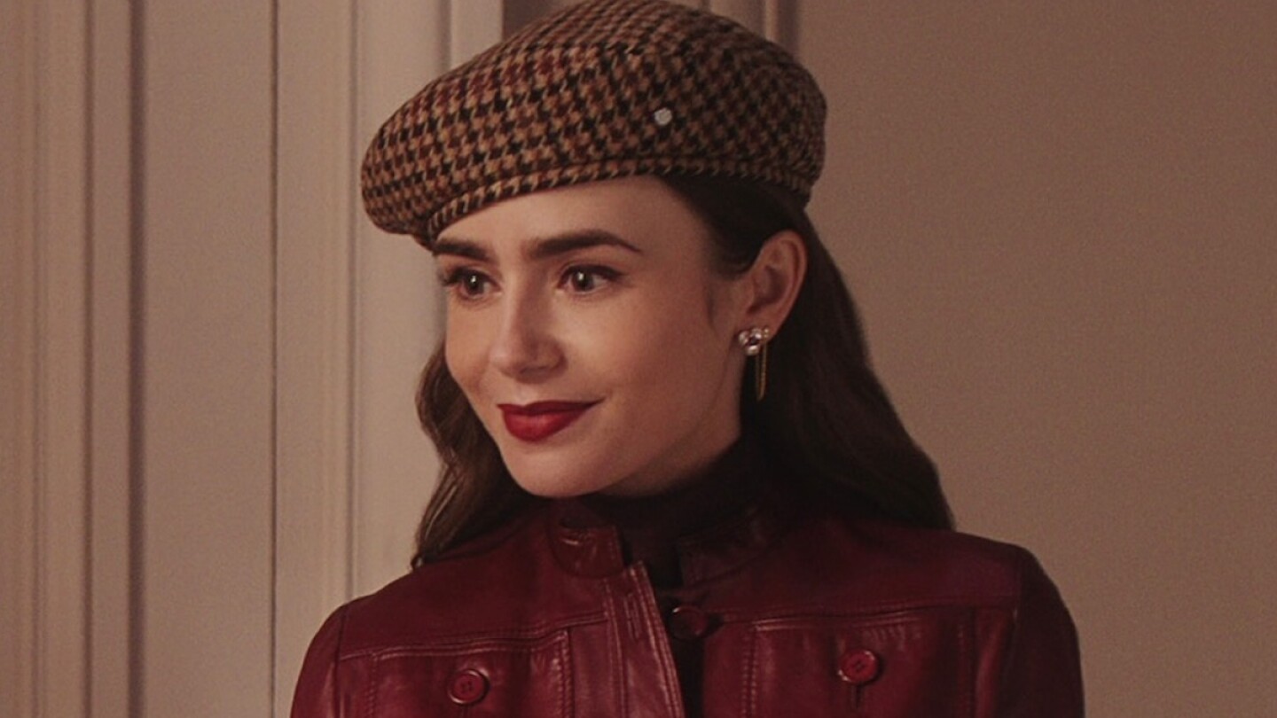 Lily Collins es madre por primera vez