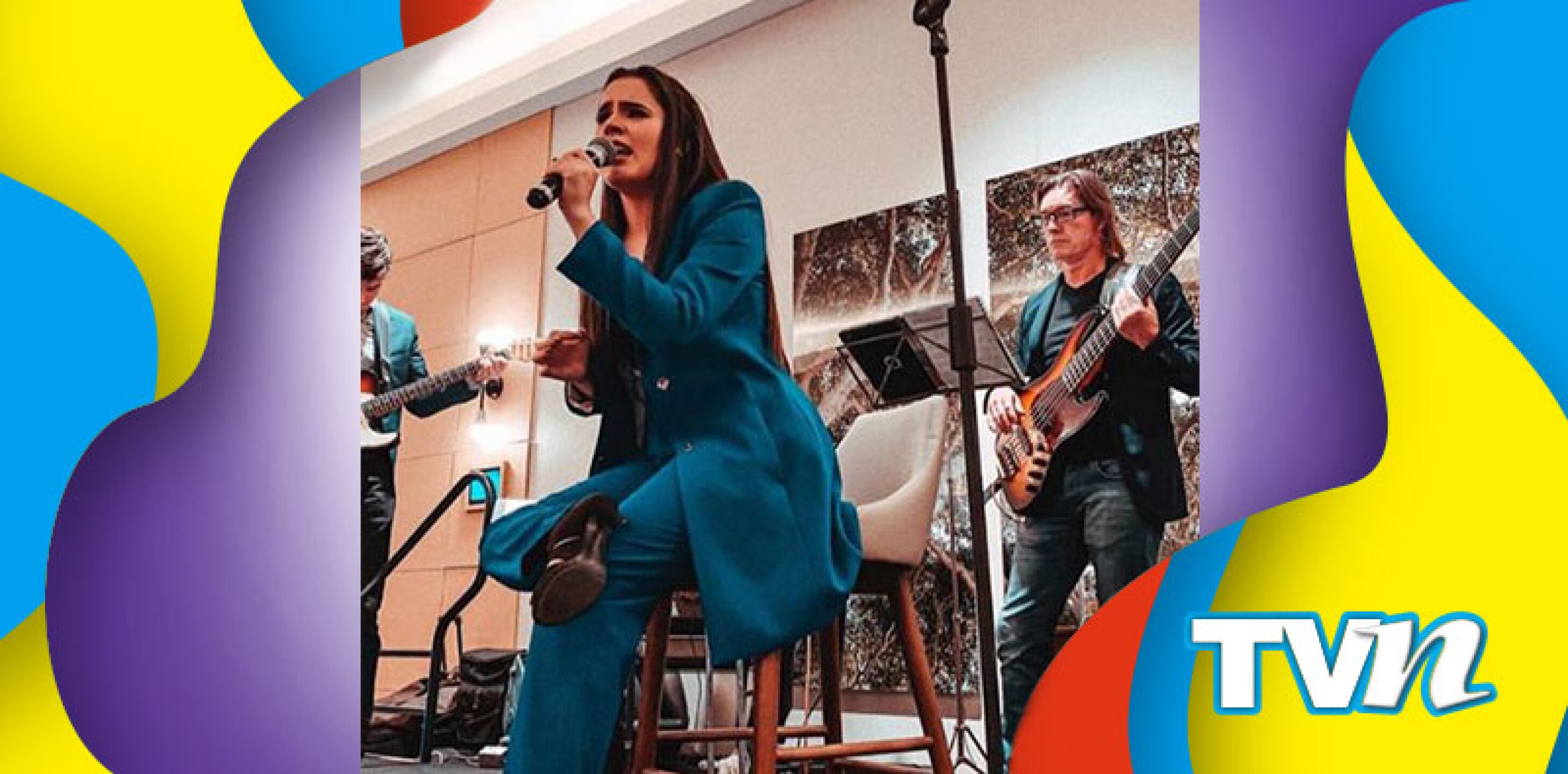 Camila canta y compone.