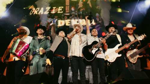 Grupo firme en el escenario