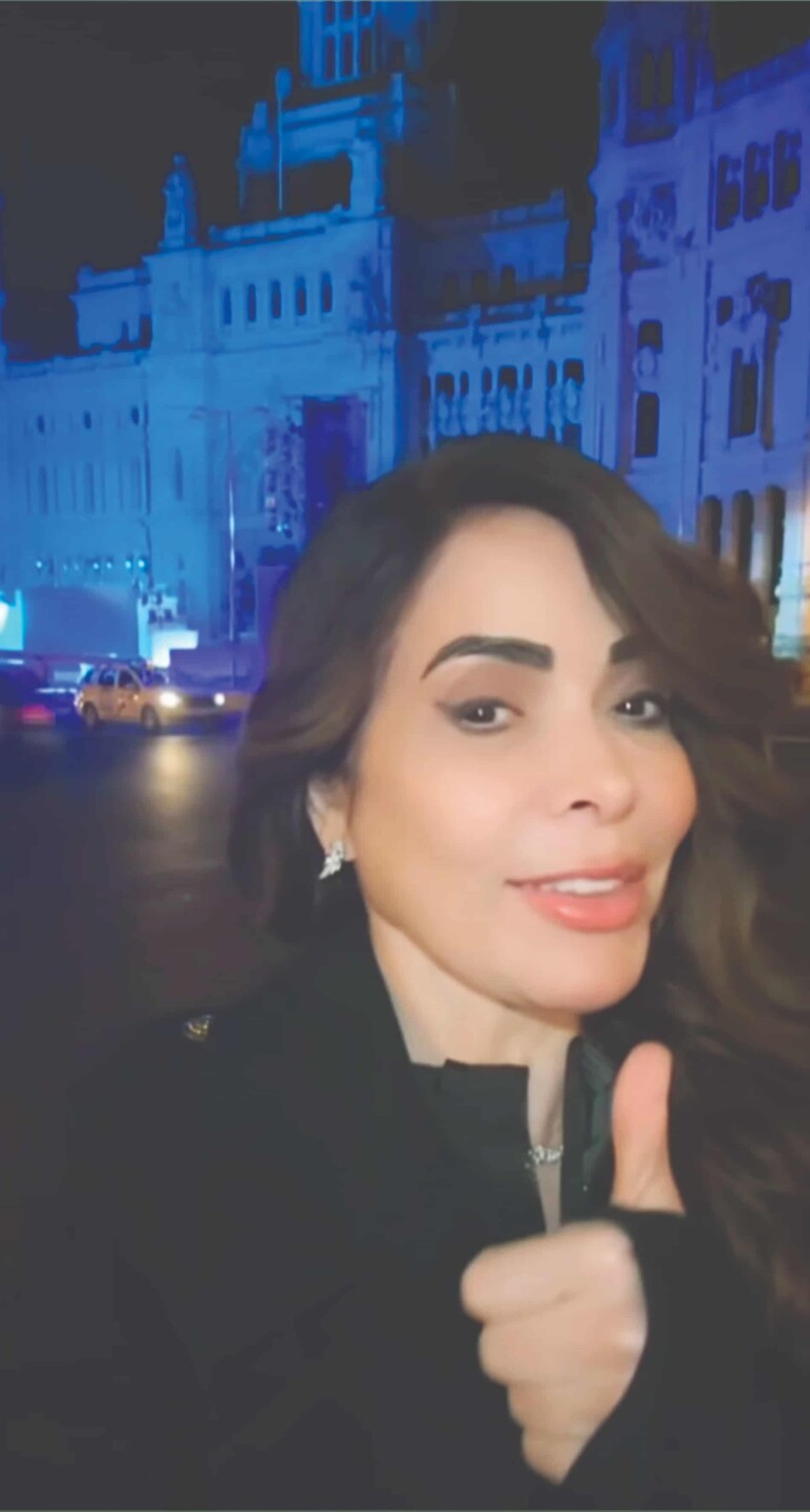 En medio de esto, Gloria publicó un video con un mensaje para 2023, y al otro día lanzó un comunicado: “Cada golpe me ha hecho más fuerte y más humana, me emociona todo lo que viene…”, “No me quedaré callada, mientras me acusan injustamente de crímenes que no cometí”. “Es muy doloroso para mí y mi familia, ver resurgir acusaciones falsas hechas en mi contra hace más de 25 años y que ya fueron juzgadas en varias cortes, y en todas sus instancias salí absolutamente absuelta”.