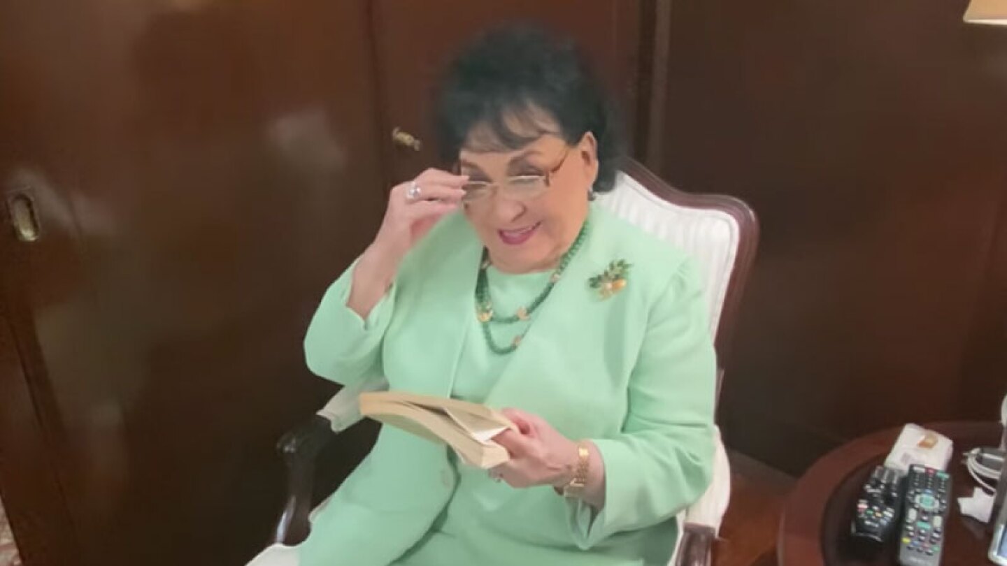 La actriz previamente había dado un tour por su cocina, así como Kim Kardashian lo había hecho