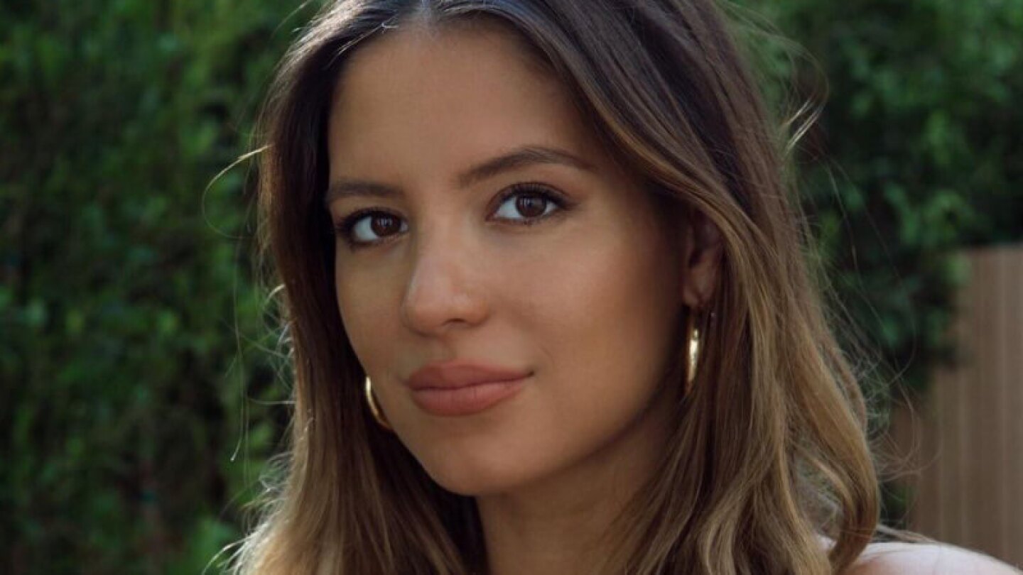 Sarah Kohan alza la voz y evidencia al Chicharito