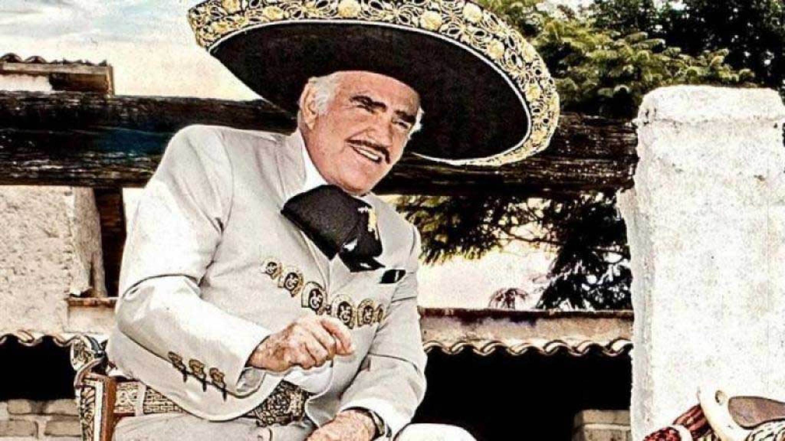 Vicente Fernández regresa a terapia intensiva por neumonía