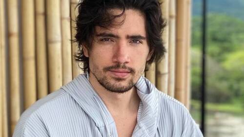 Alex Fernández reacciona a bioserie