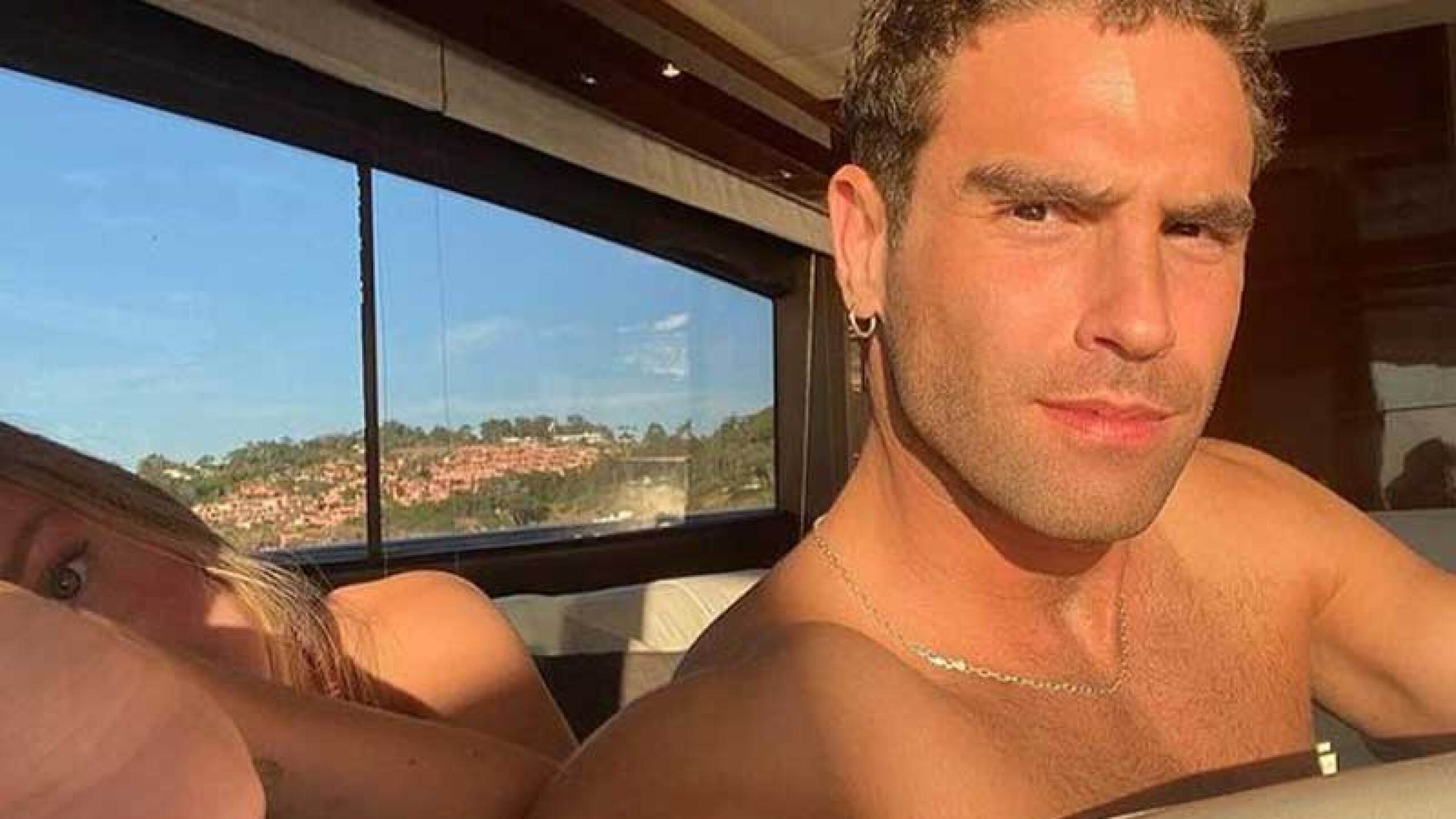 Ester Expósito y Nico Furtado dieron juntos  la bienvenida al 2022.