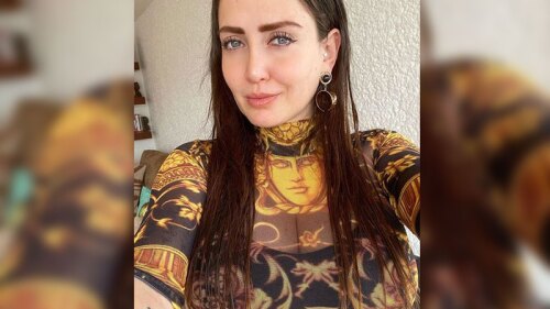 Celia Lora pone a trabajar a su papá.