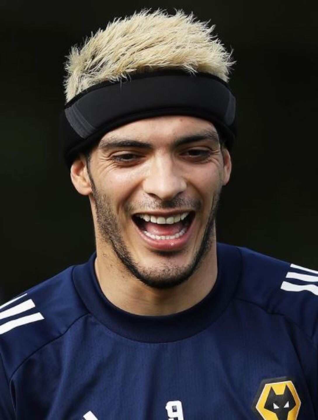 El futbolista está feliz.