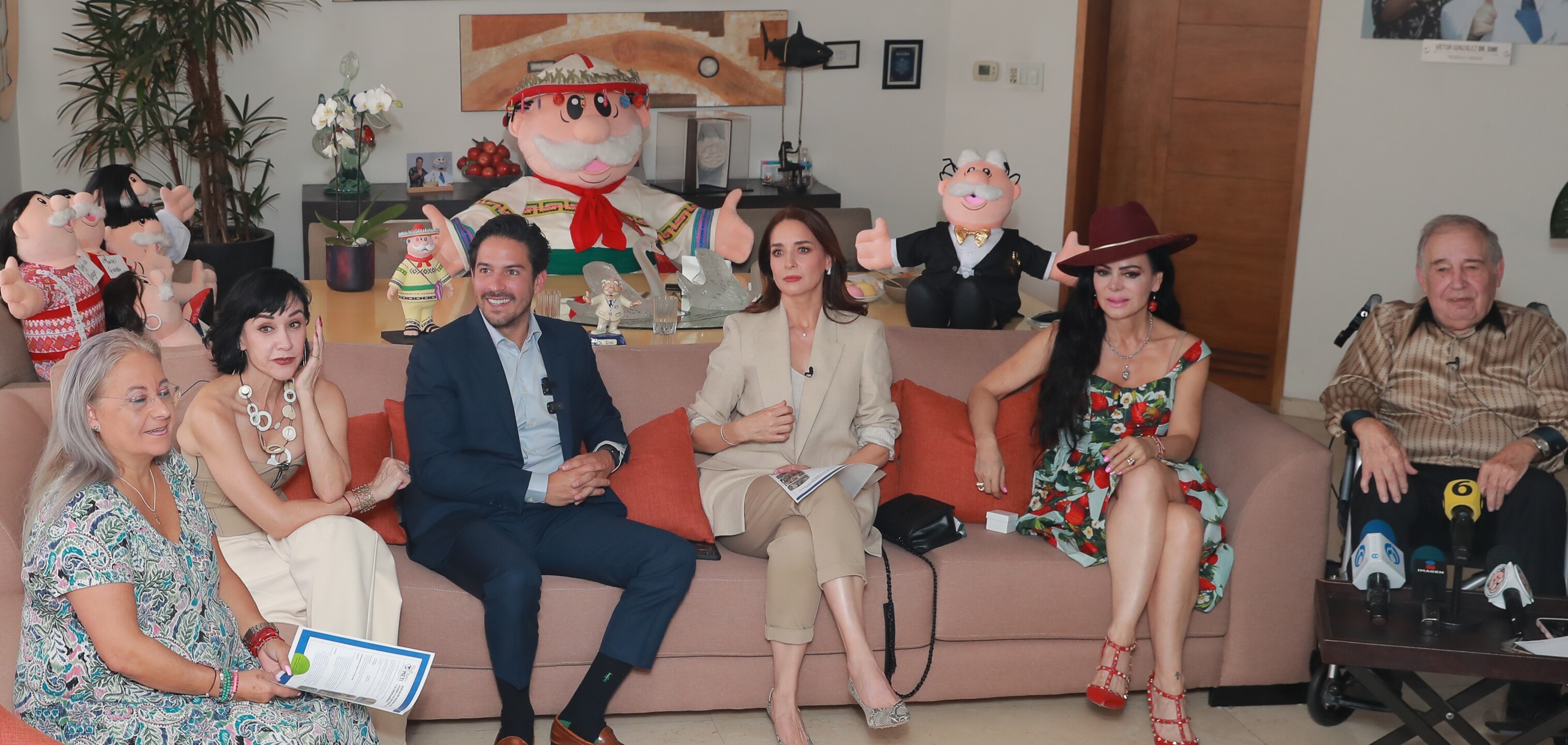 Lanzamiento SimiMeti, Grupo Por Un País Mejor, Víctor González, 'Dr. Simi', Víctor González Herrera, Susana Zabaleta, Susana González, Maribel Guardia y Yucita Furlong
