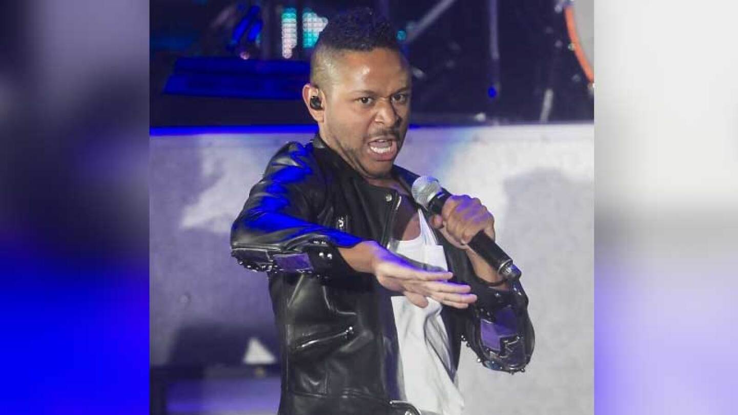 El cantante hace unos días también llamó la atención, pero por mostrarse sin playera.