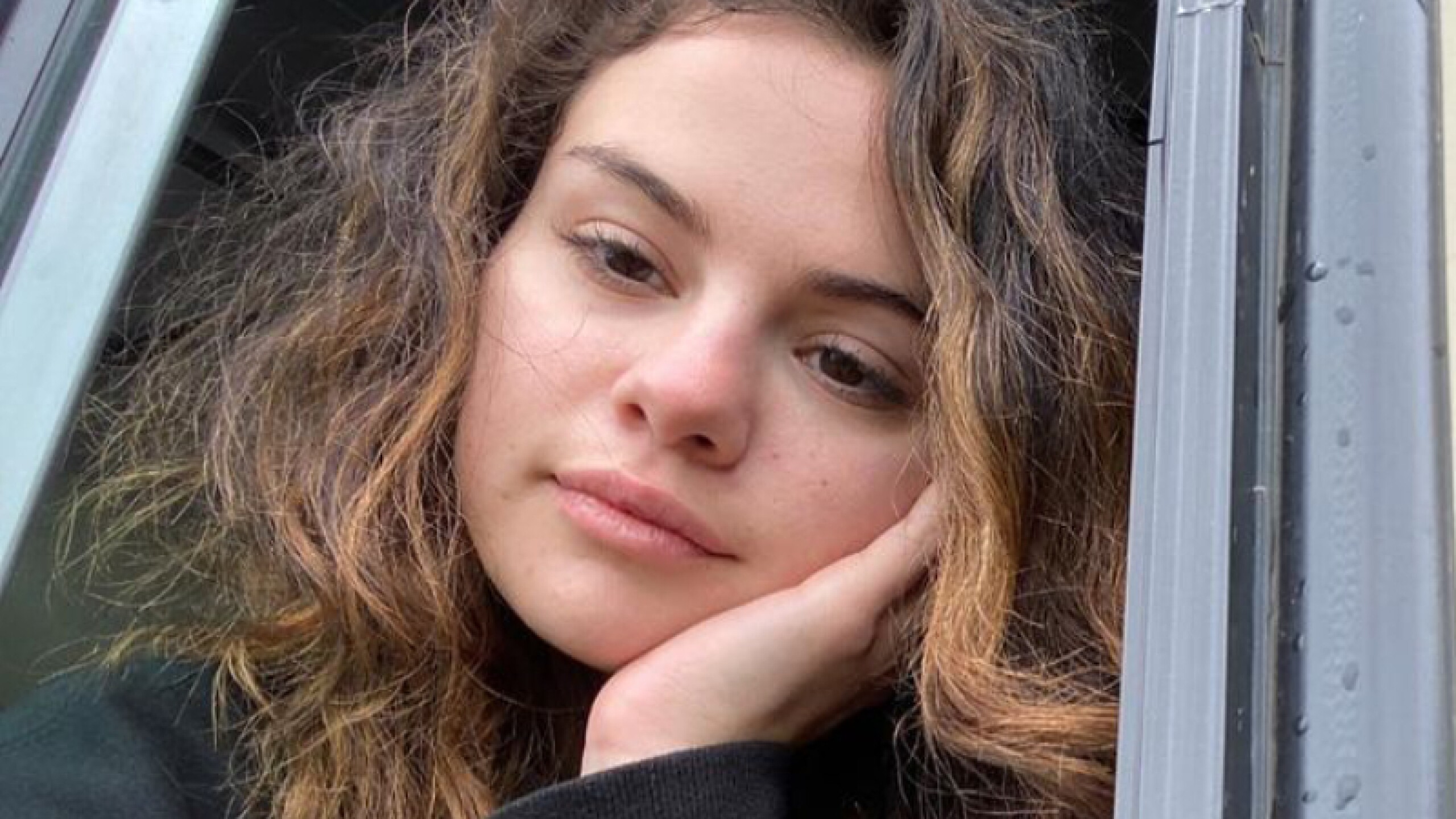 Selena Gomez sigue apoyando la lucha contra el Lupus con donaciones.