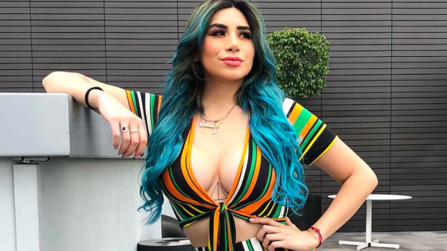 Se ha caracterizado por ser un personaje controversial en redes sociales.