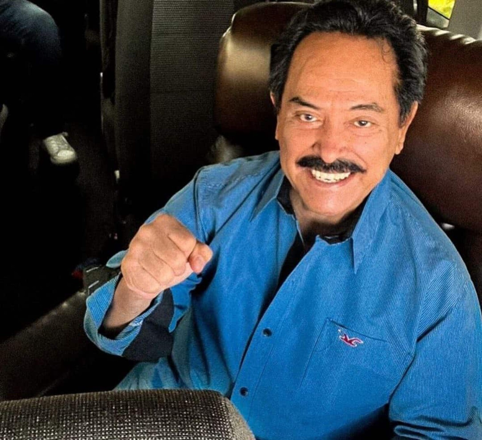 Lorenzo de Monteclaro es un cantante de música regional mexicana.