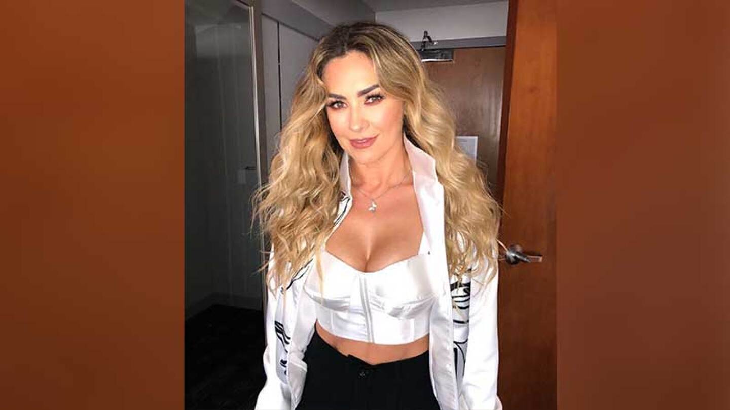 Aracely Arámbula canto y bailó 'Qué poca' de Ana Bárbara.