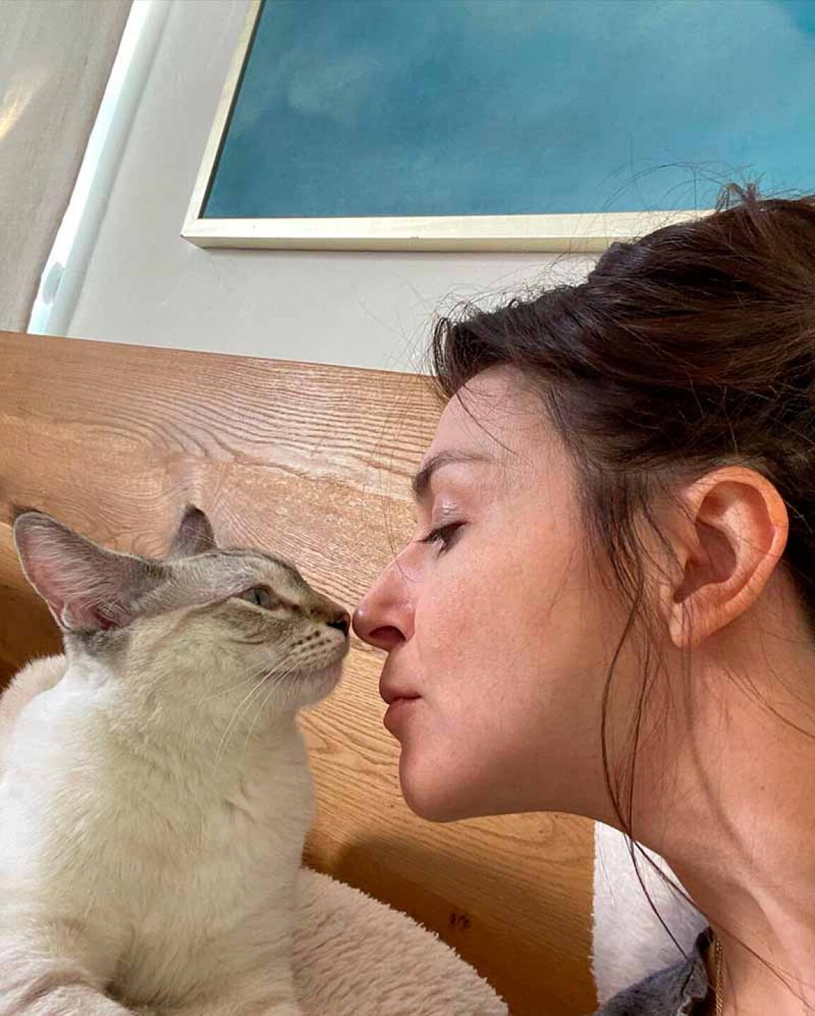 Caterina Scorsone compartió una serie de fotos de sus mascotas para rendirles un homenaje