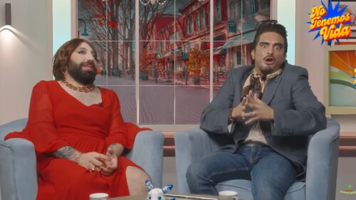 Ricardo Pérez hace parodia de la prensa