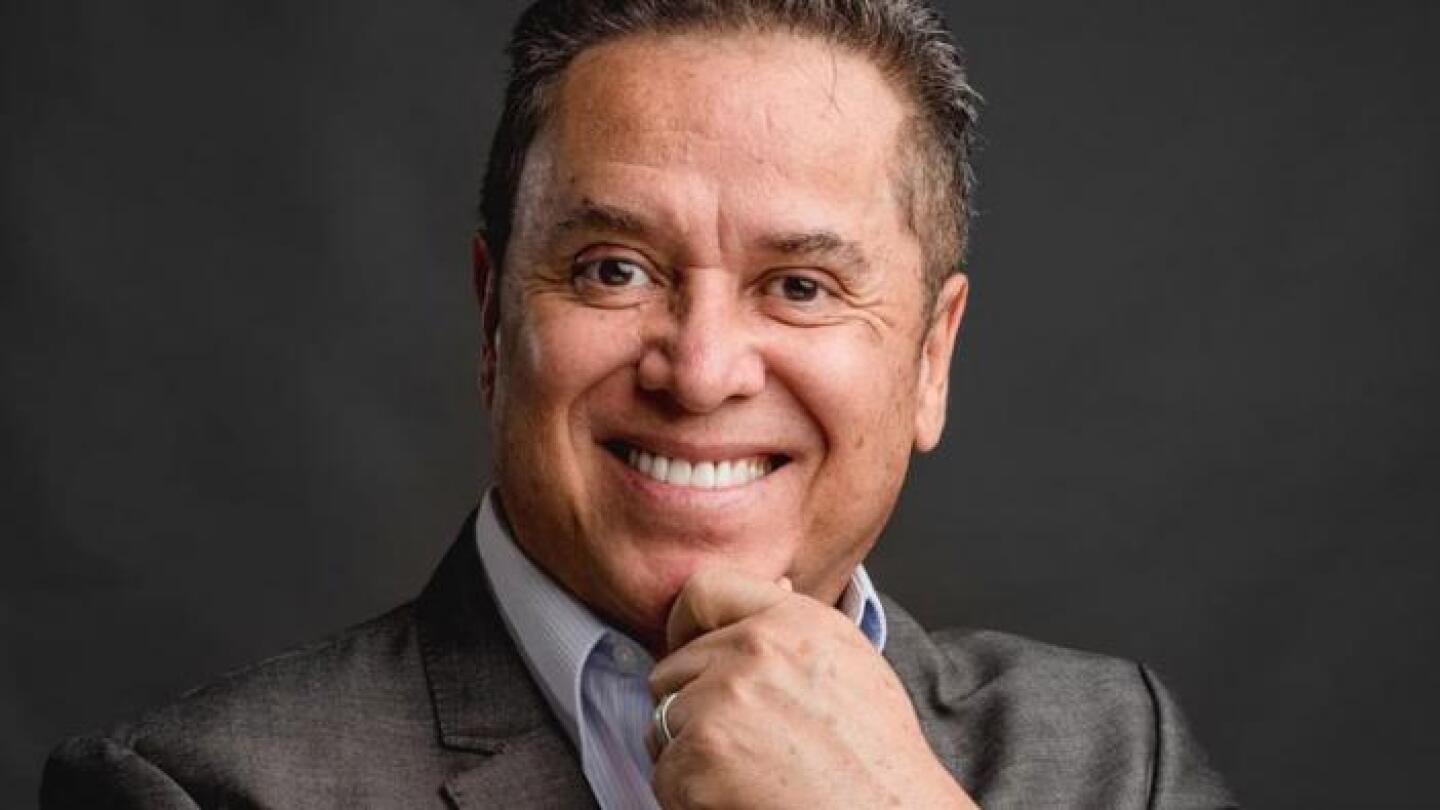 mario bezares no se presentó escenario