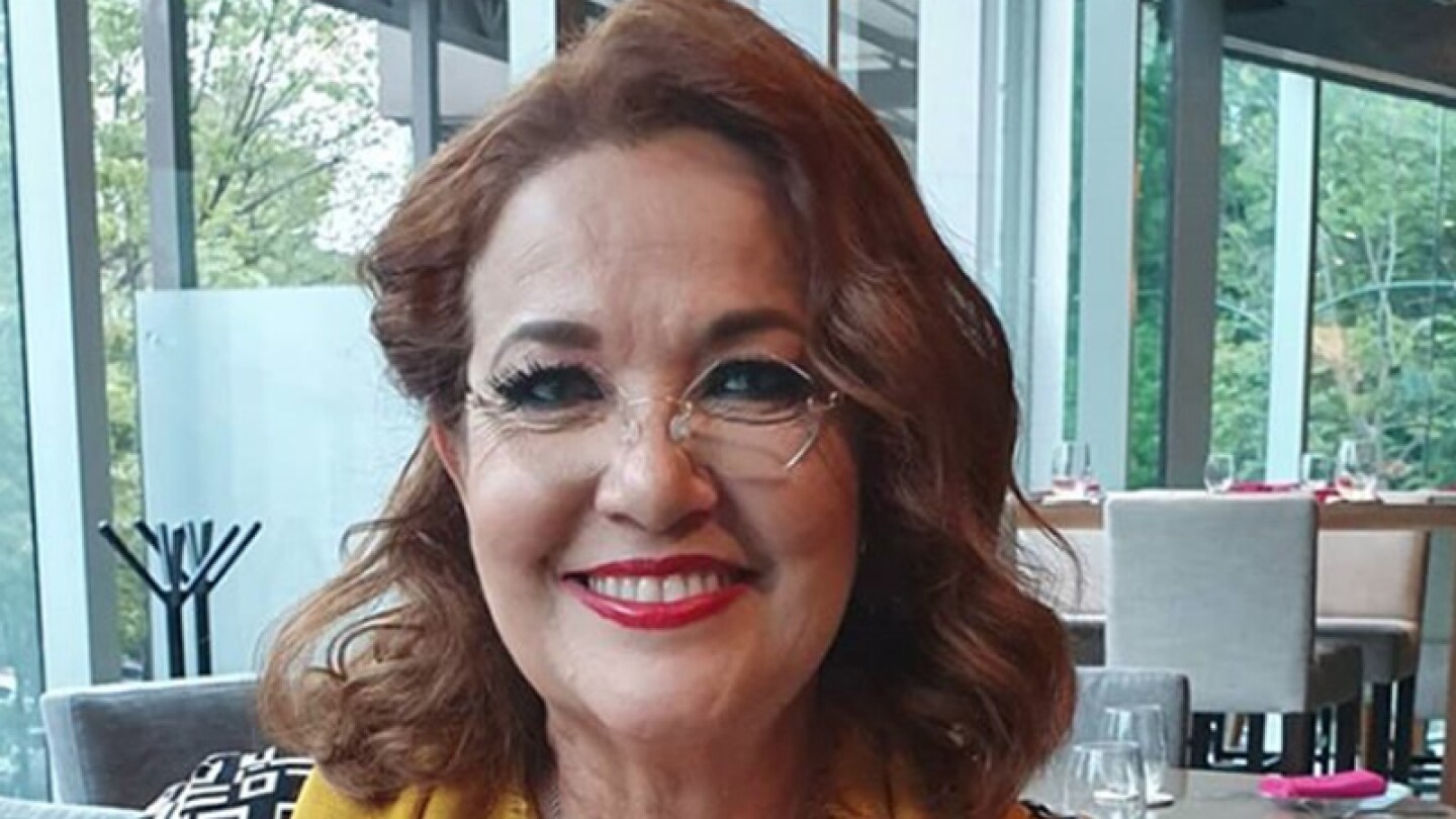 La chef Betty Vázquez sigue presumiendo su pérdida de peso, ¡ya es talla 10!