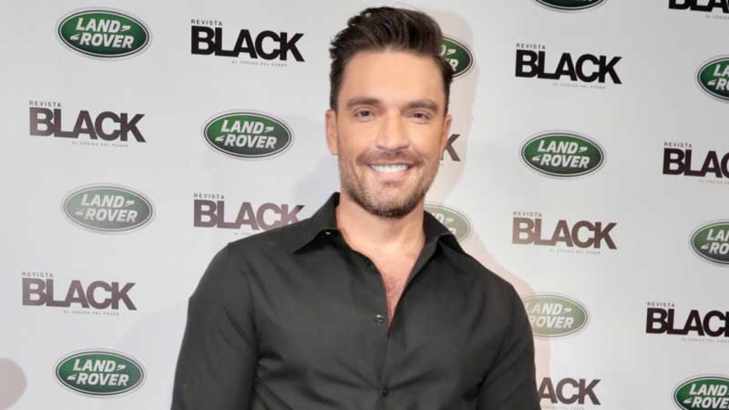 Julián Gil fue la portada de la revista Black en su décimo aniversario