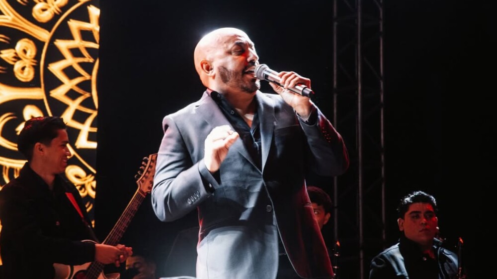 lupillo-rivera-debilidad.jpg