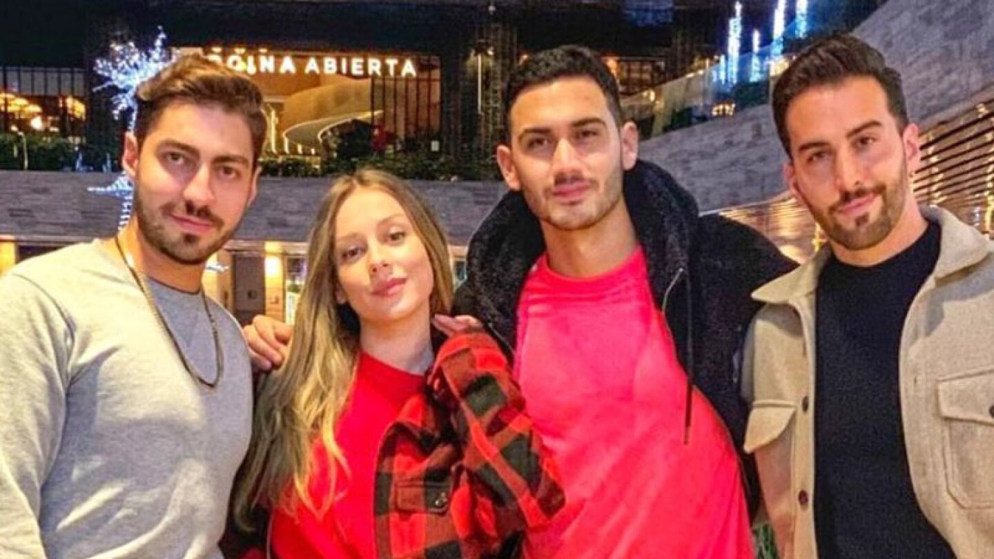 ester expósito actitud méxico roberto carlo six flags video