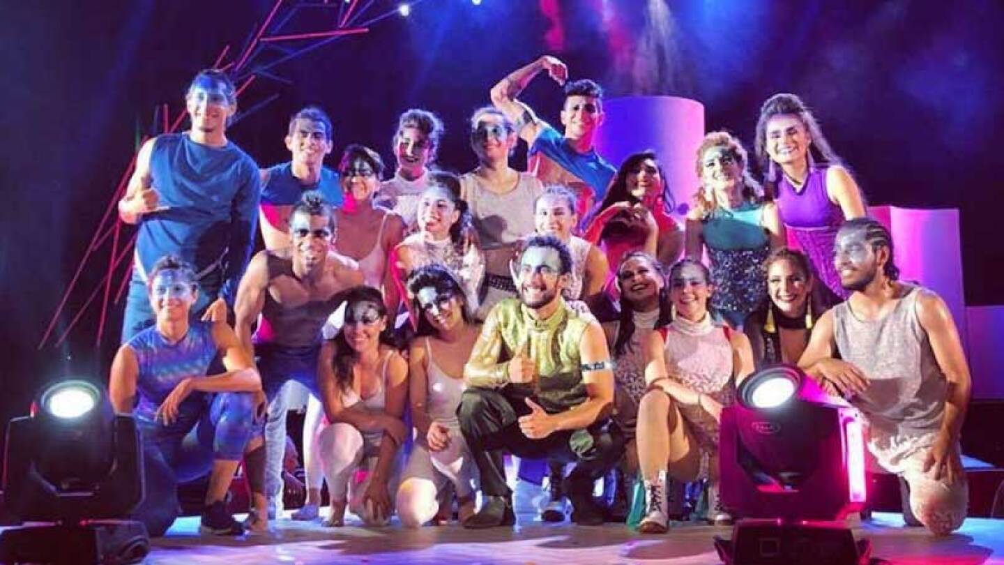 El espectáculo es una mezcla gráfica y musical.