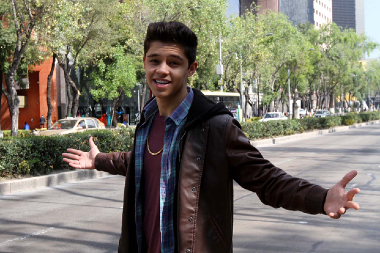 Alex Hoyer es originario de Los Angeles.