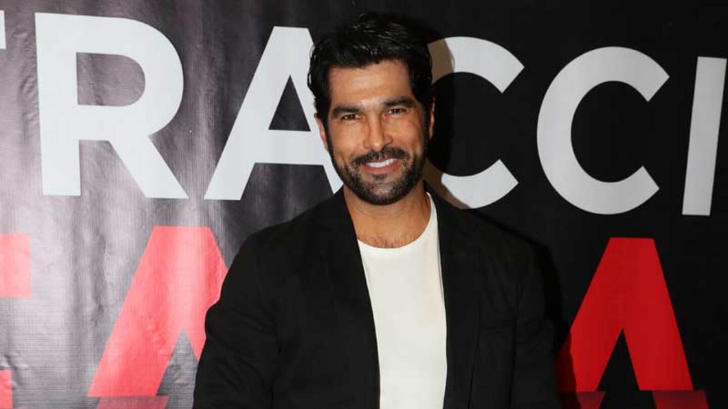 Aunque muchas personas dicen que el actor está saliendo con Aracely, el asegura que no.