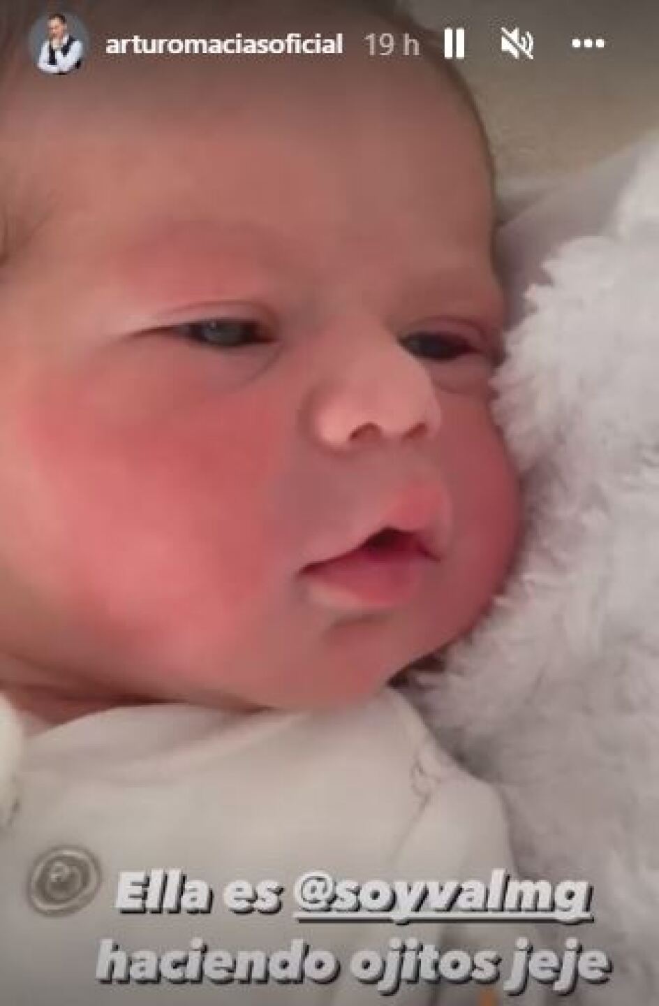 Su hija estpa hermosa.