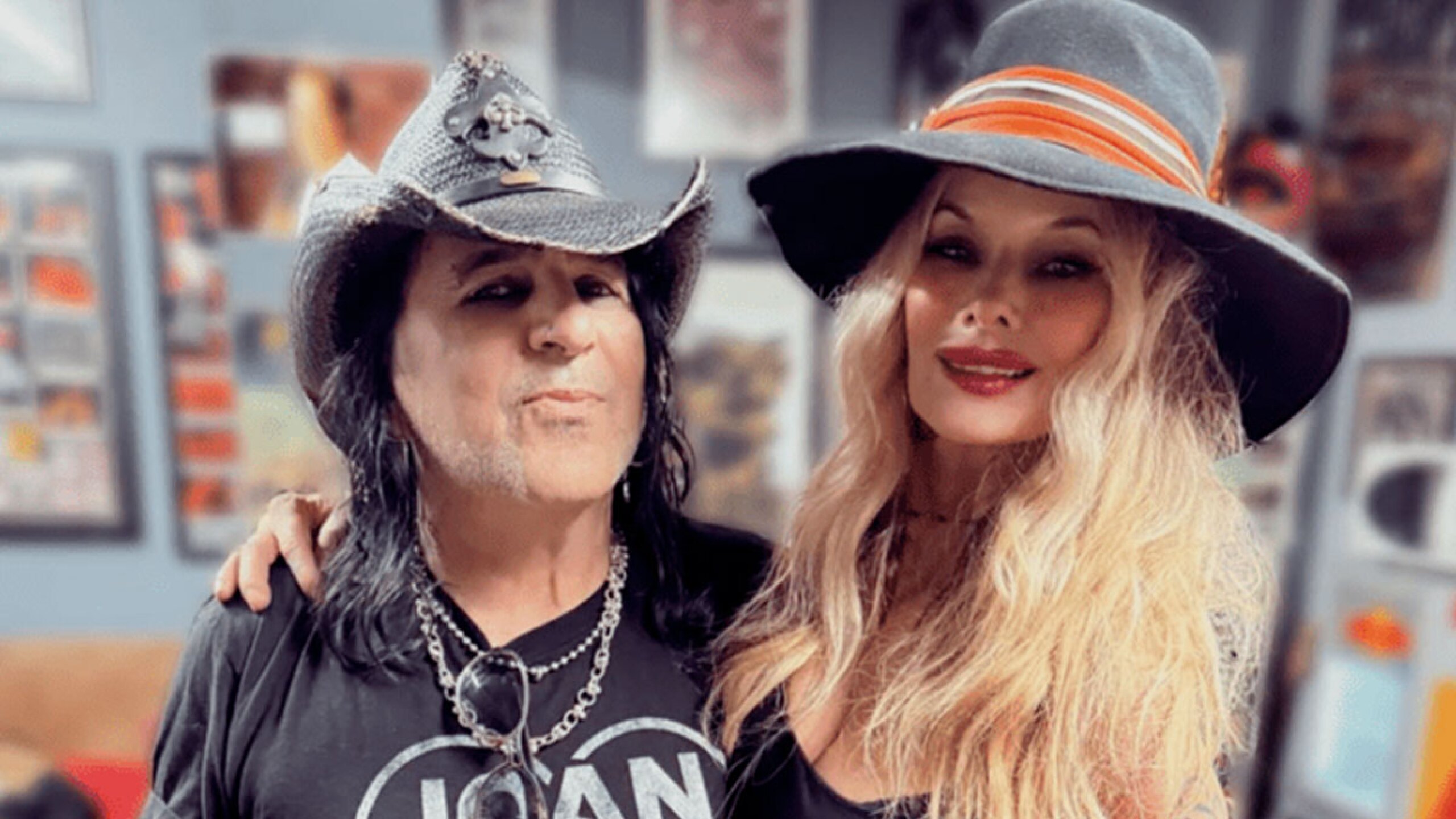 Taime Downe y Kimberly Burch juntos pareja crucero