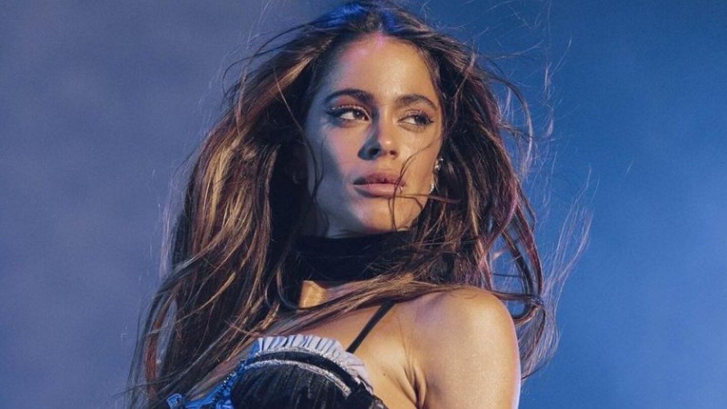 Tini Stoessel: Comentaristas critican el cuerpo de la cantante durante su presentación en vivo