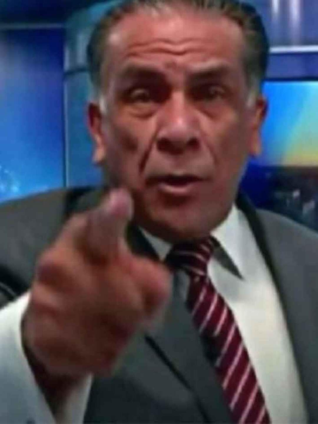 TW I El periodista explotó contra los antivacunas en plena transmisión en vivo.