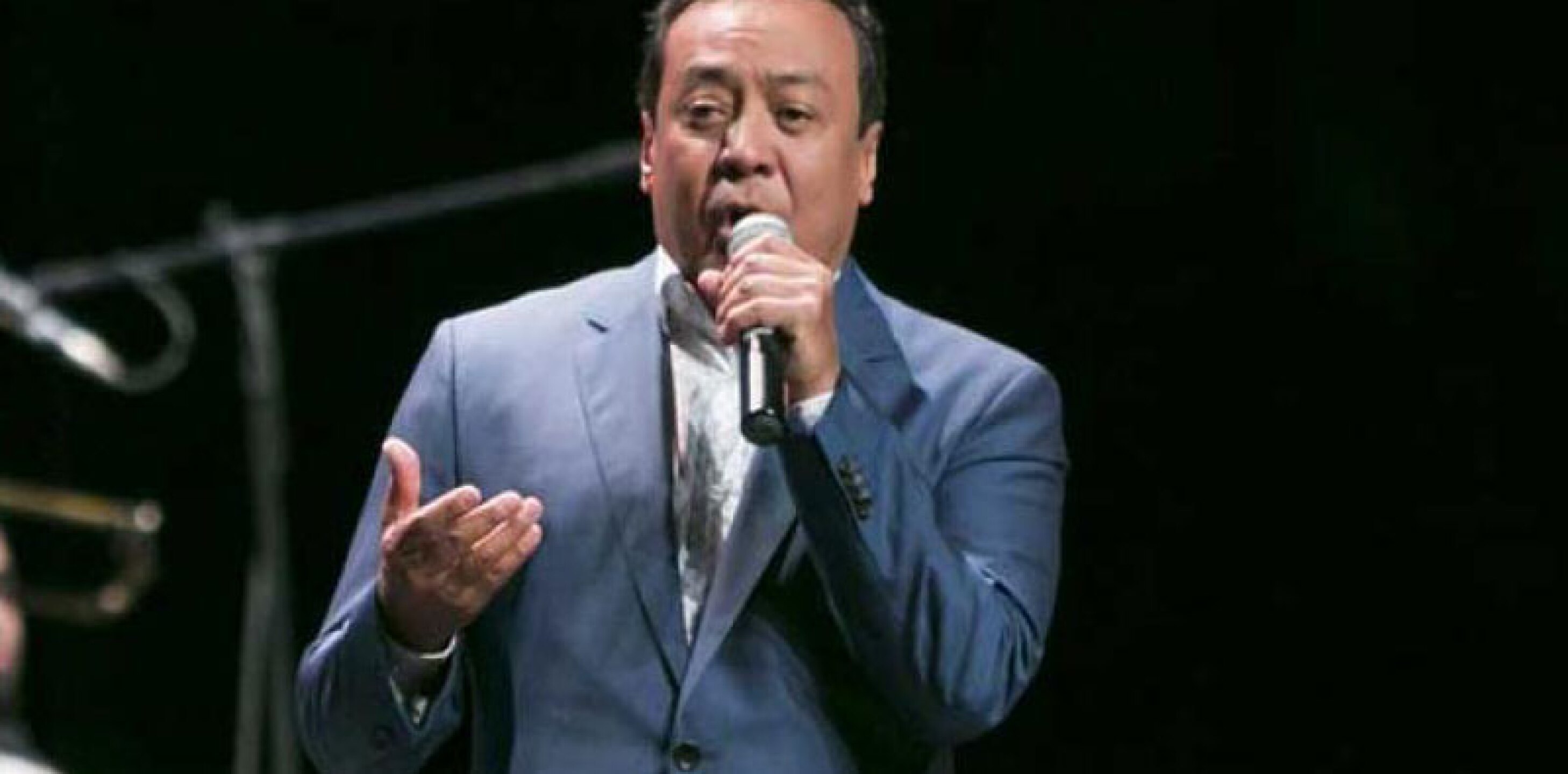 Carlos Cuevas cantante