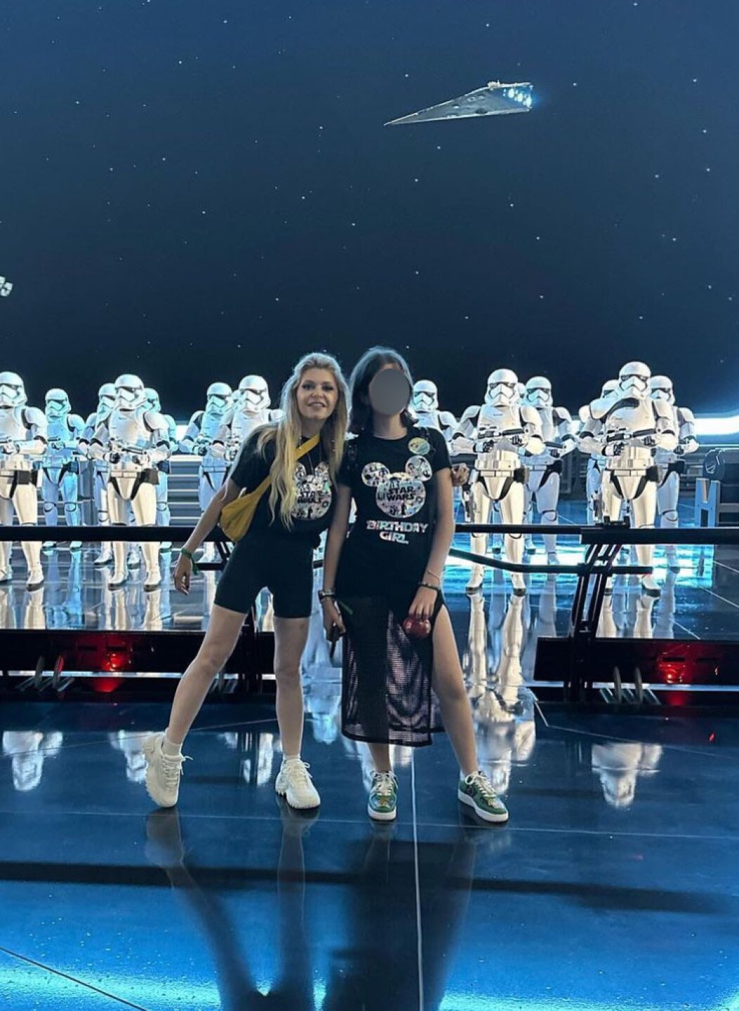 Itatí Cantoral y su hija en Disney atracción Star Wars