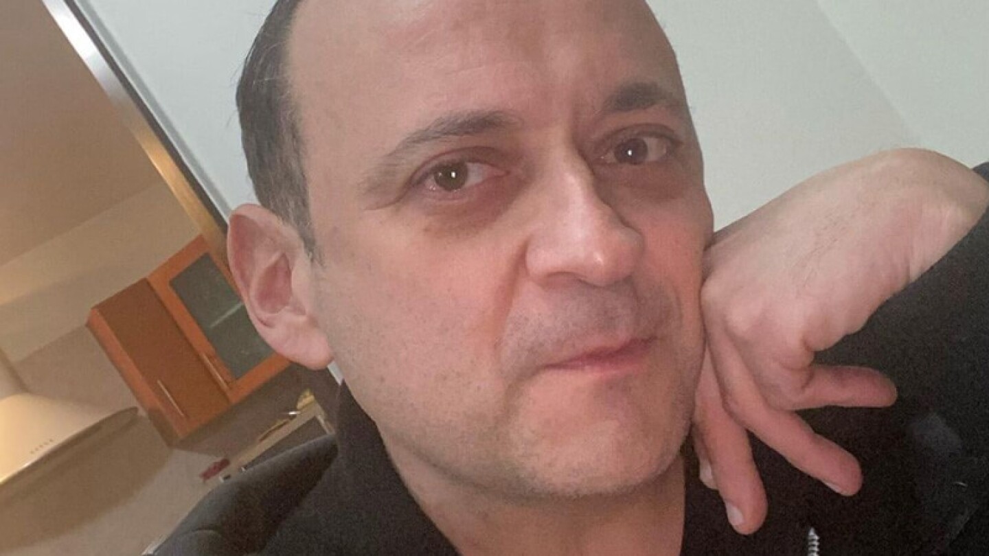 Lalo España denuncia extorsión en su contra