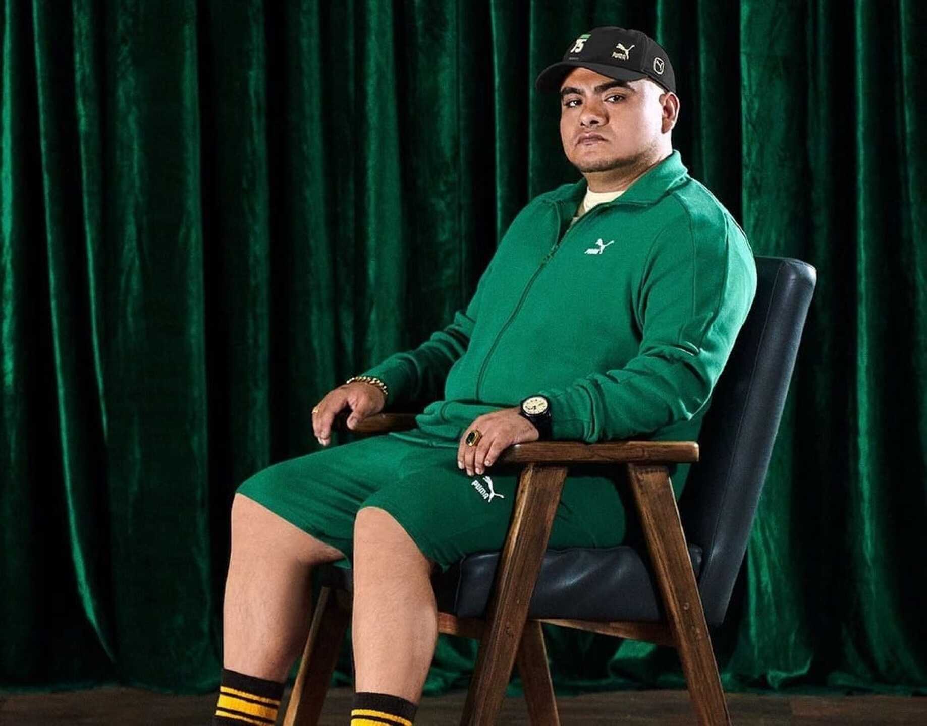 Mauricio Hernández González, conocido comúnmente como «Aczino» o «Mau El Aczino», es un rapero y freestyler mexicano.