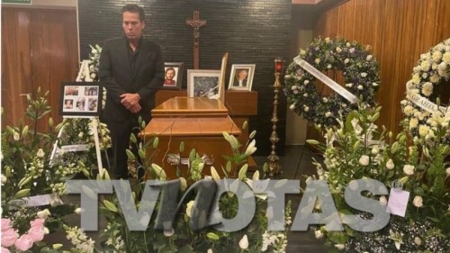 Roberto Palazuelos en funeral
