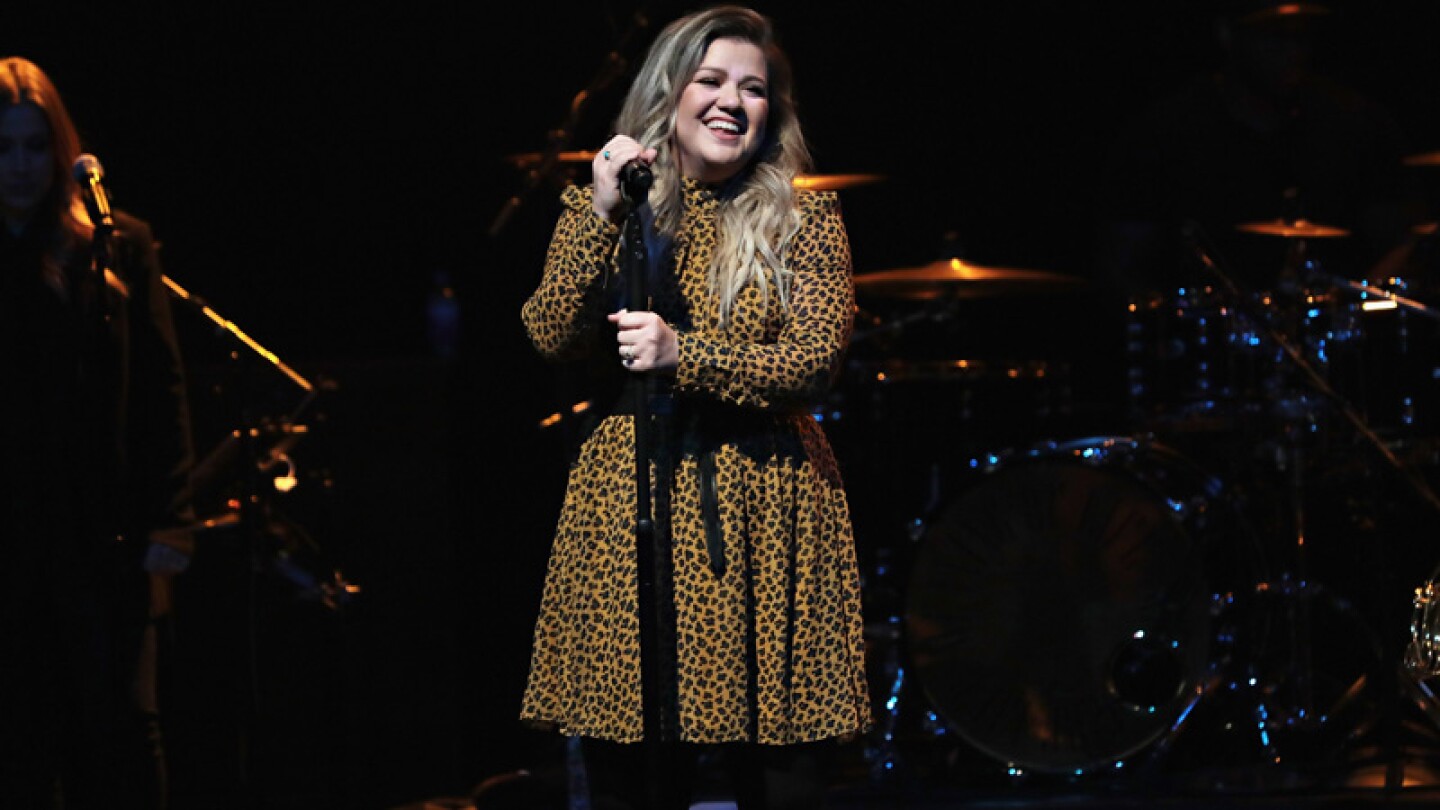 Kelly Clarkson.