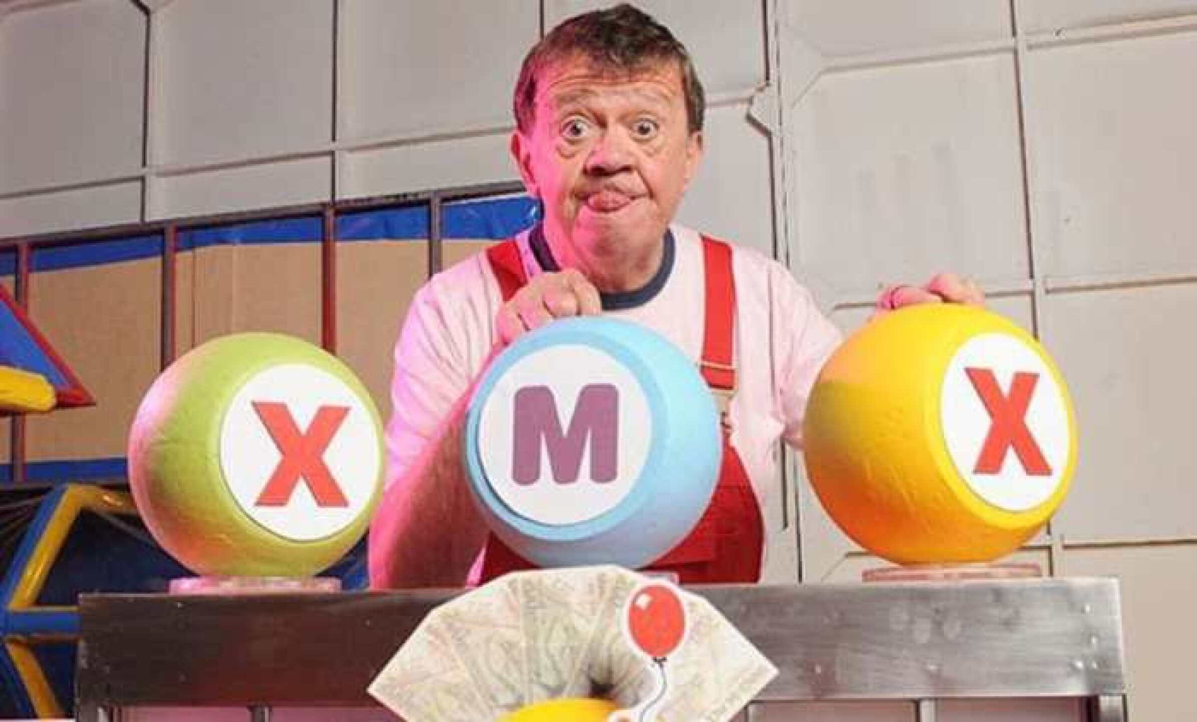 Xavier López Rodríguez, mejor conocido como "Chabelo", es un actor, comediante, presentador de televisión y cantante de música infantil mexicano-estadounidense que lleva más de sesenta años trabajando en televisión. "Chabelo" ha participado en más de treinta películas y grabado más de treinta discos musicales.