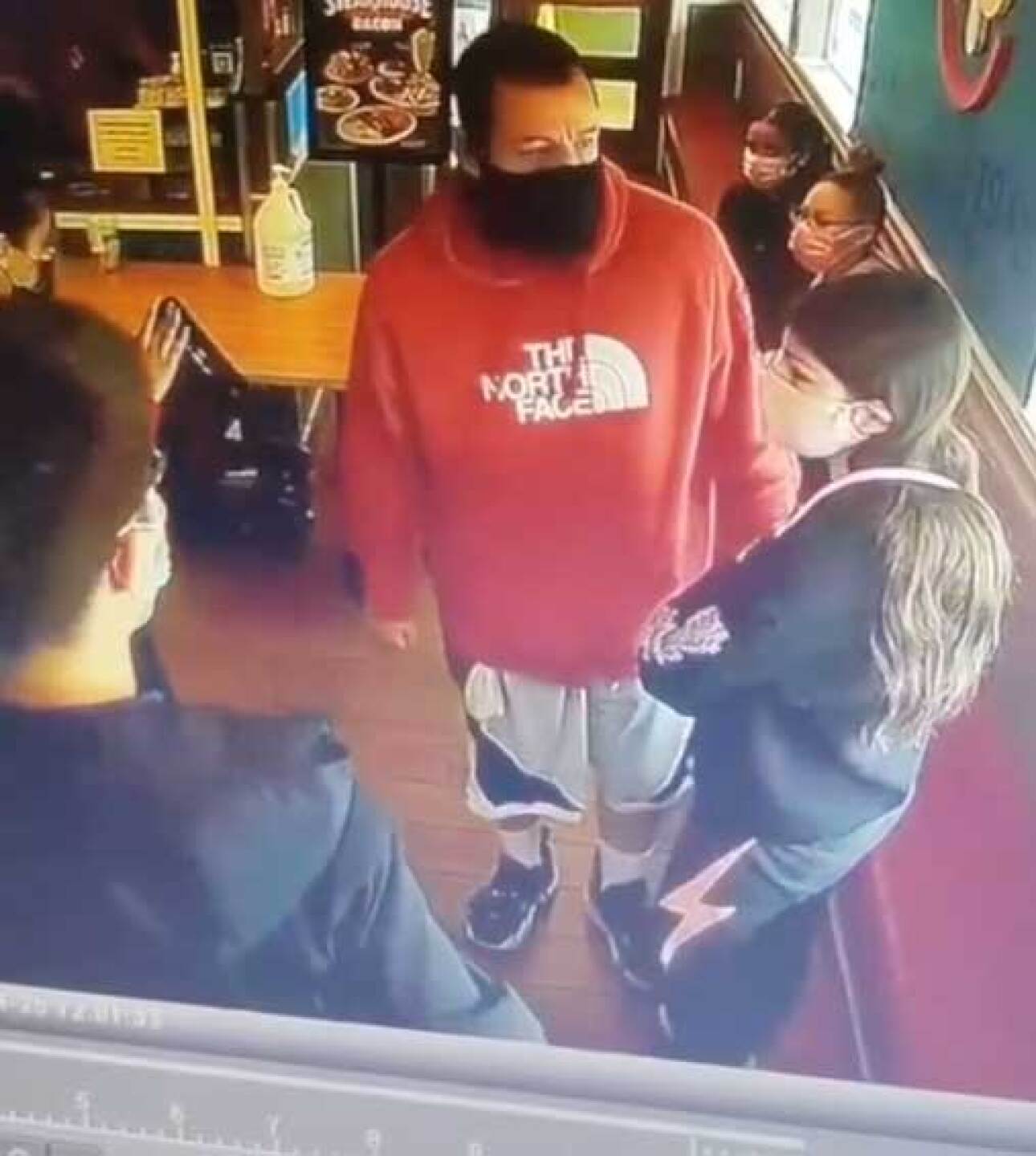 Adam Sandler fue puesto en lista de espera