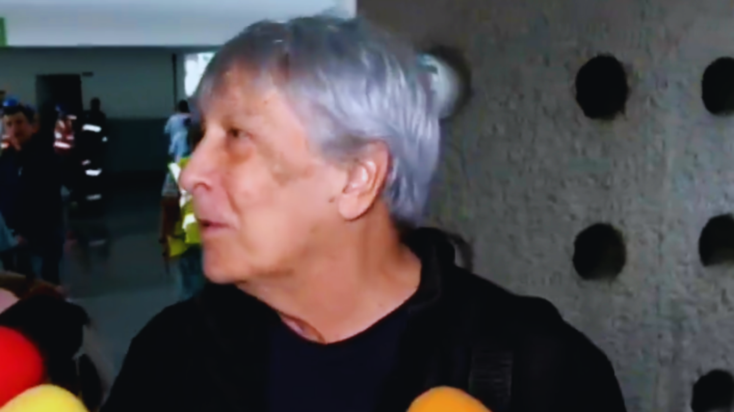 Juan Ferrara habla con los medios de comunicación