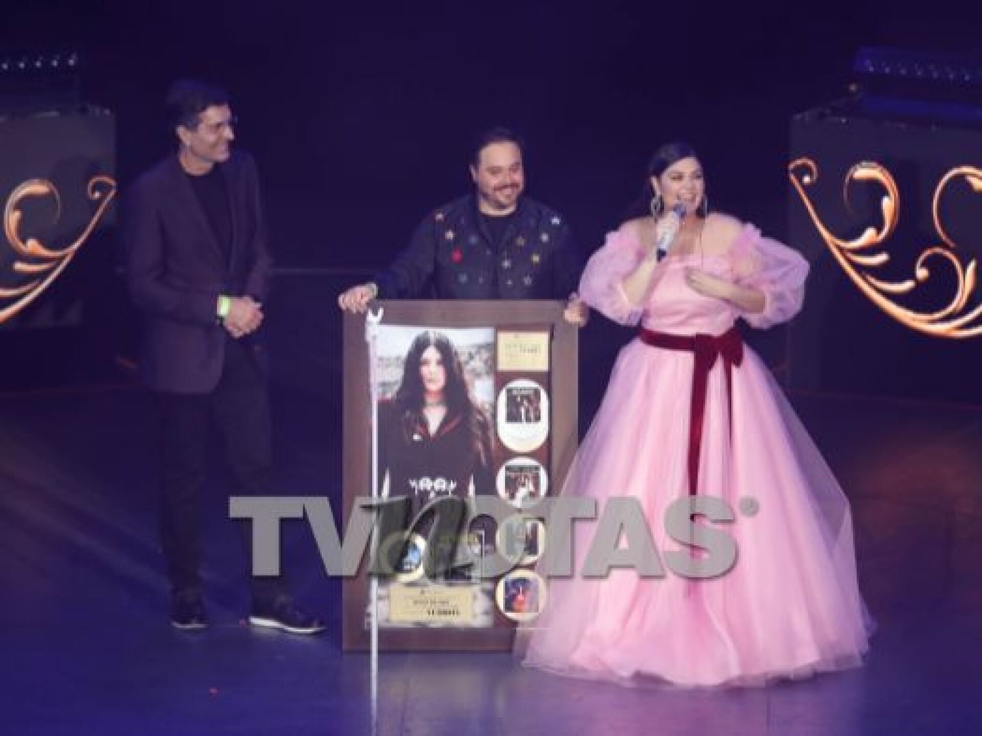 Yuridia triunfa en el Auditorio Nacional y en su primer "baby shower"