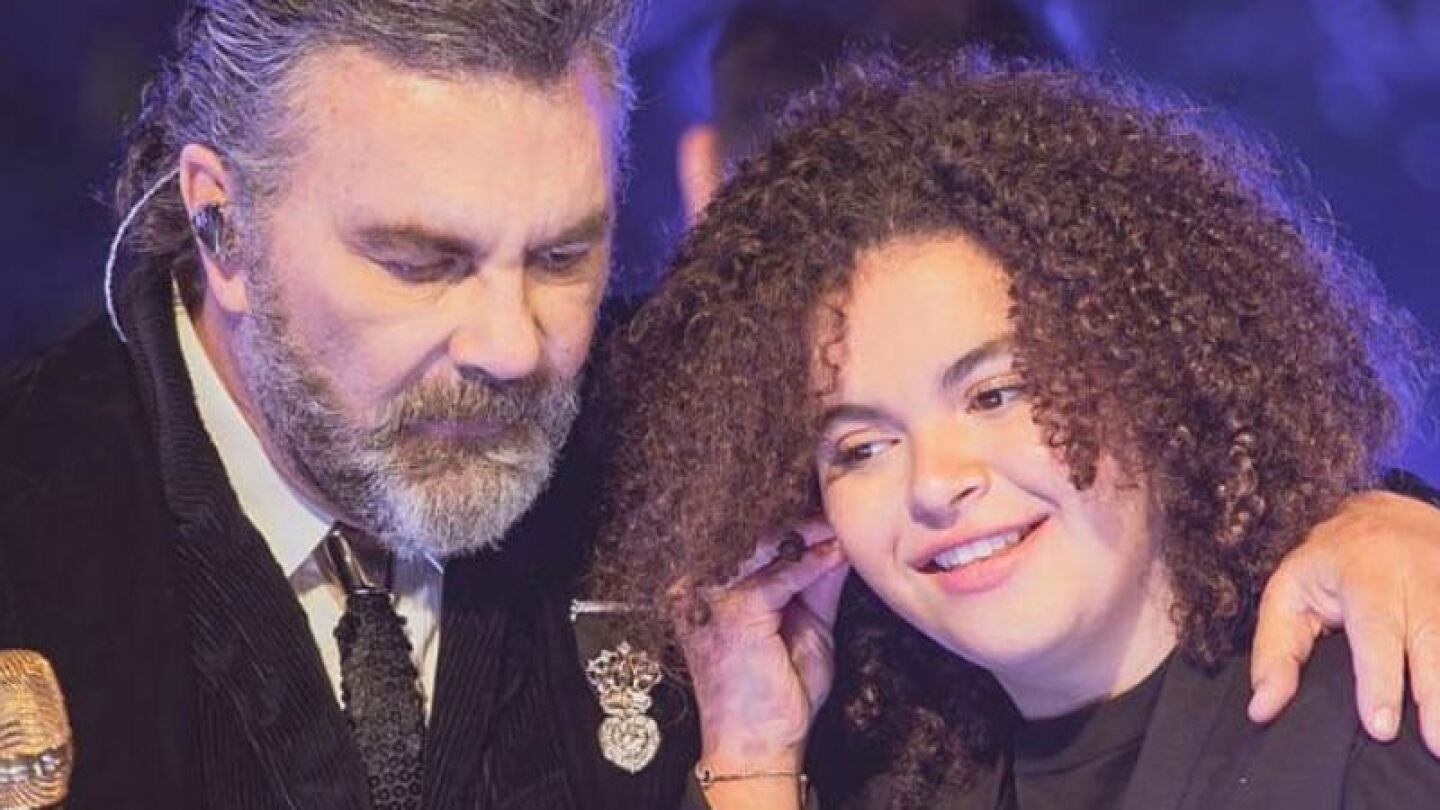 Lucero Mijares se transforma en pelirroja