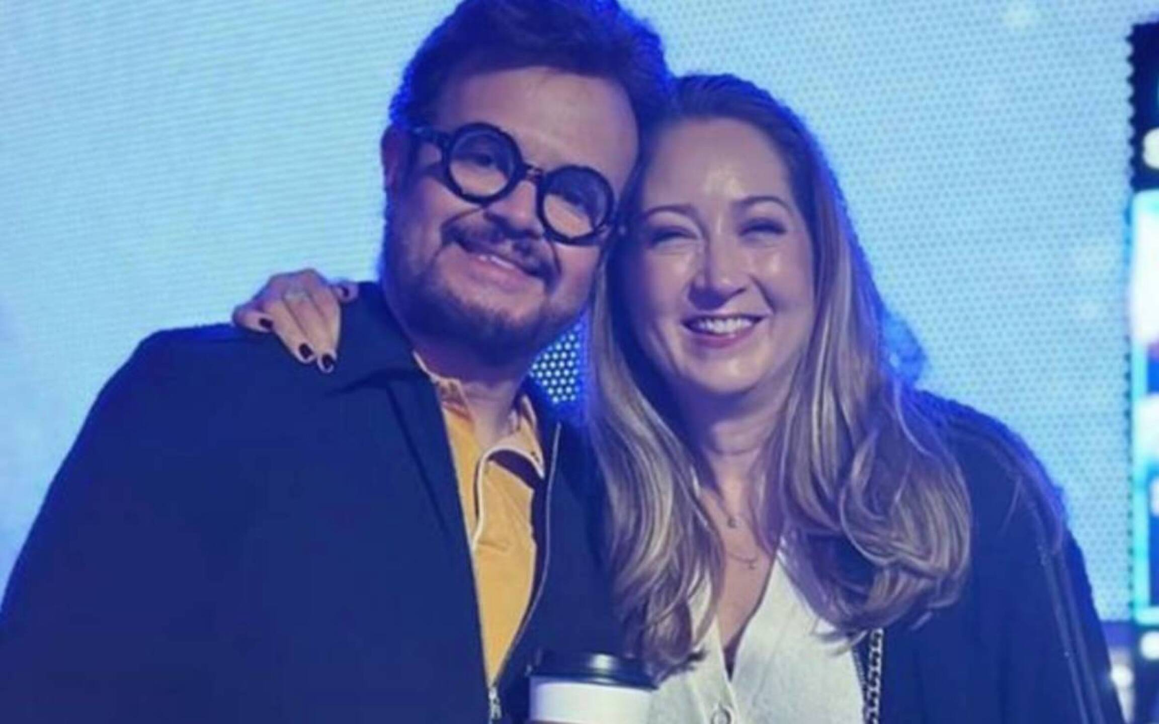 Aleks Syntek y su esposa