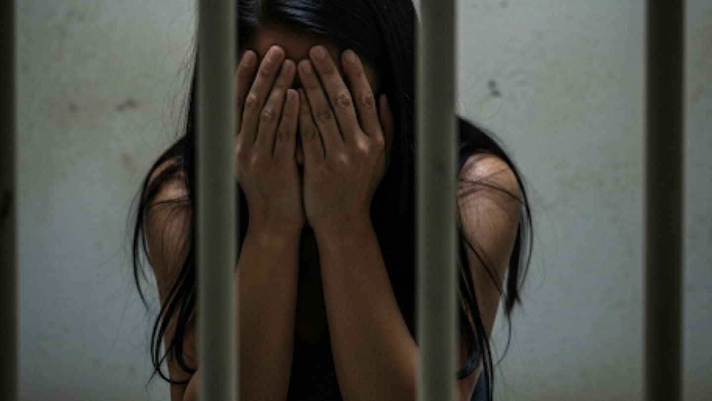 Detienen a modelo y conductora de TV por alterar el orden público