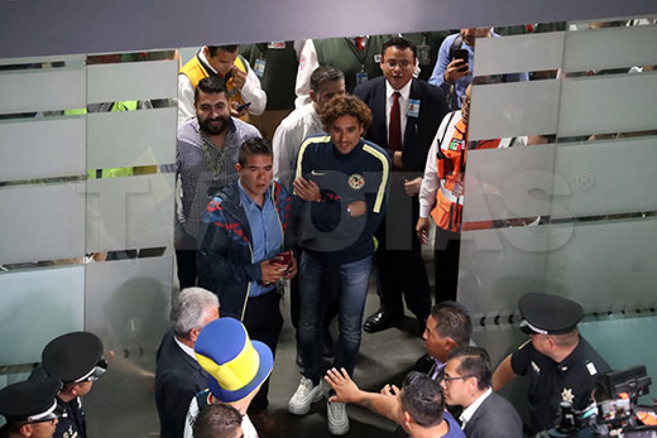 El arquero regresó a México y se convierte en el futbolista mejor pagado con 87.5 millones de pesos al año