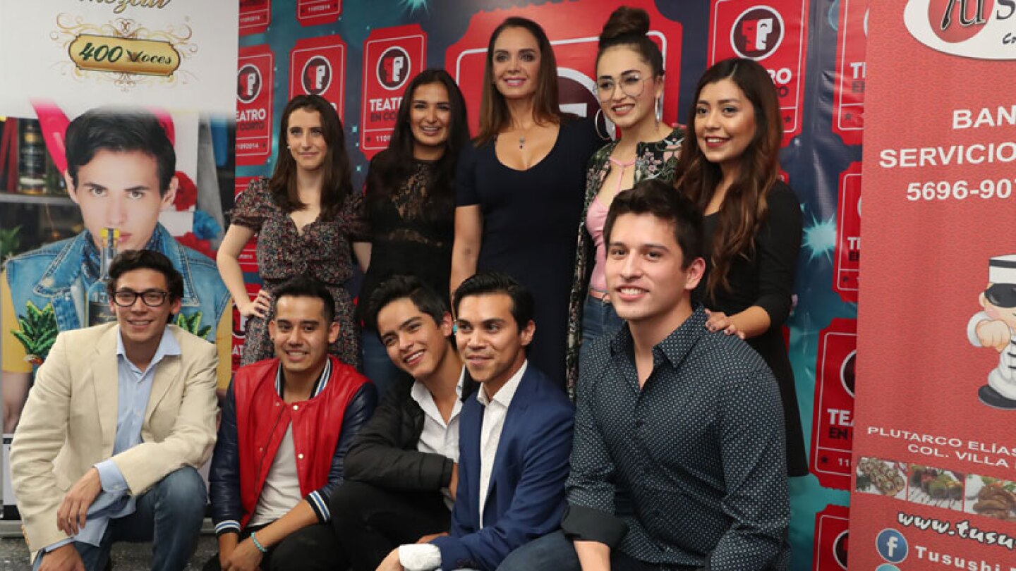 Lupita Jones fue a amadrinar una de las emblemáticas obras de teatro.