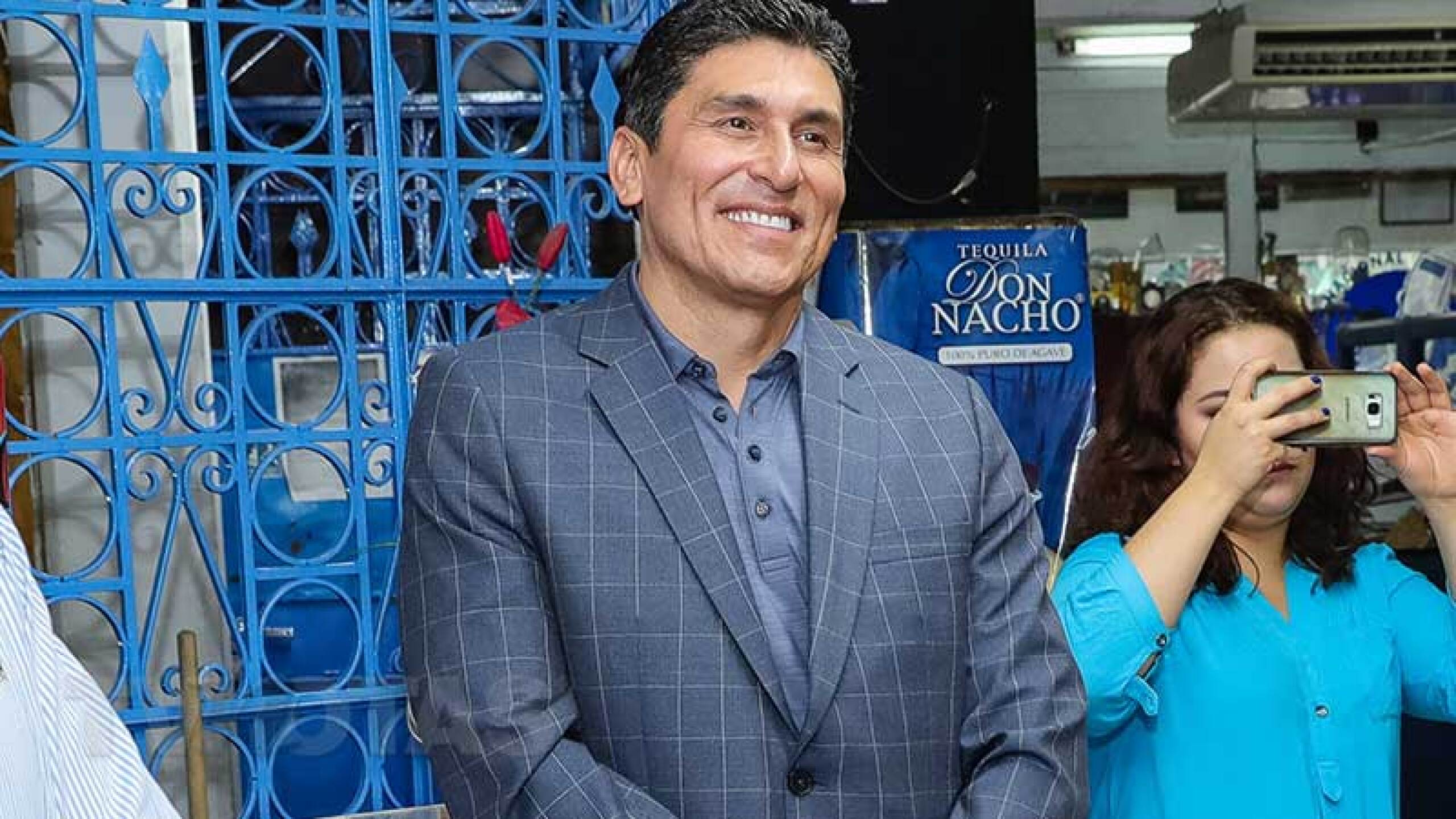 No lo vas a creer, en su infancia el doctor César lozano padeció carencias y bullying