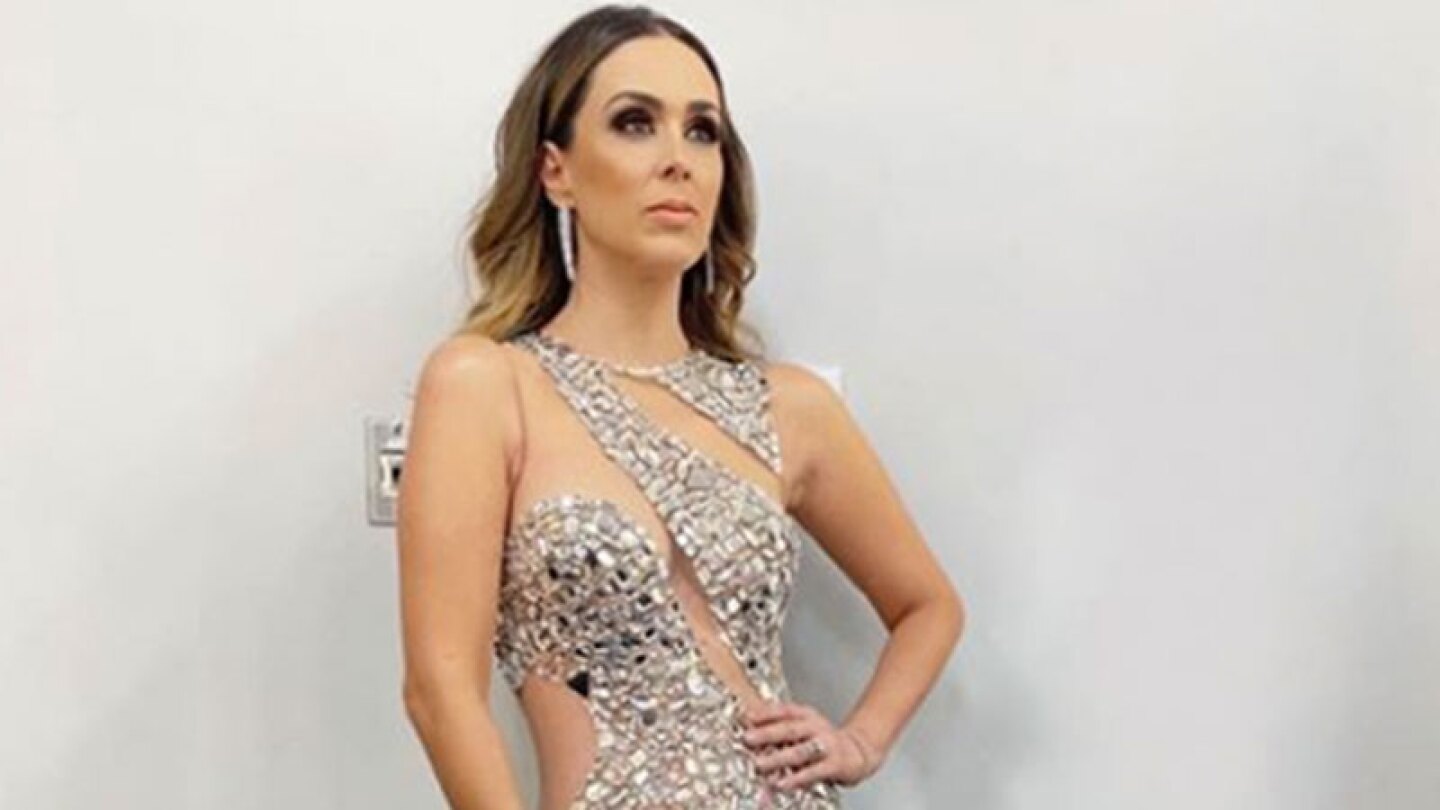 Jacky Bracamontes reaparece tras someterse a varias cirugías plásticas
