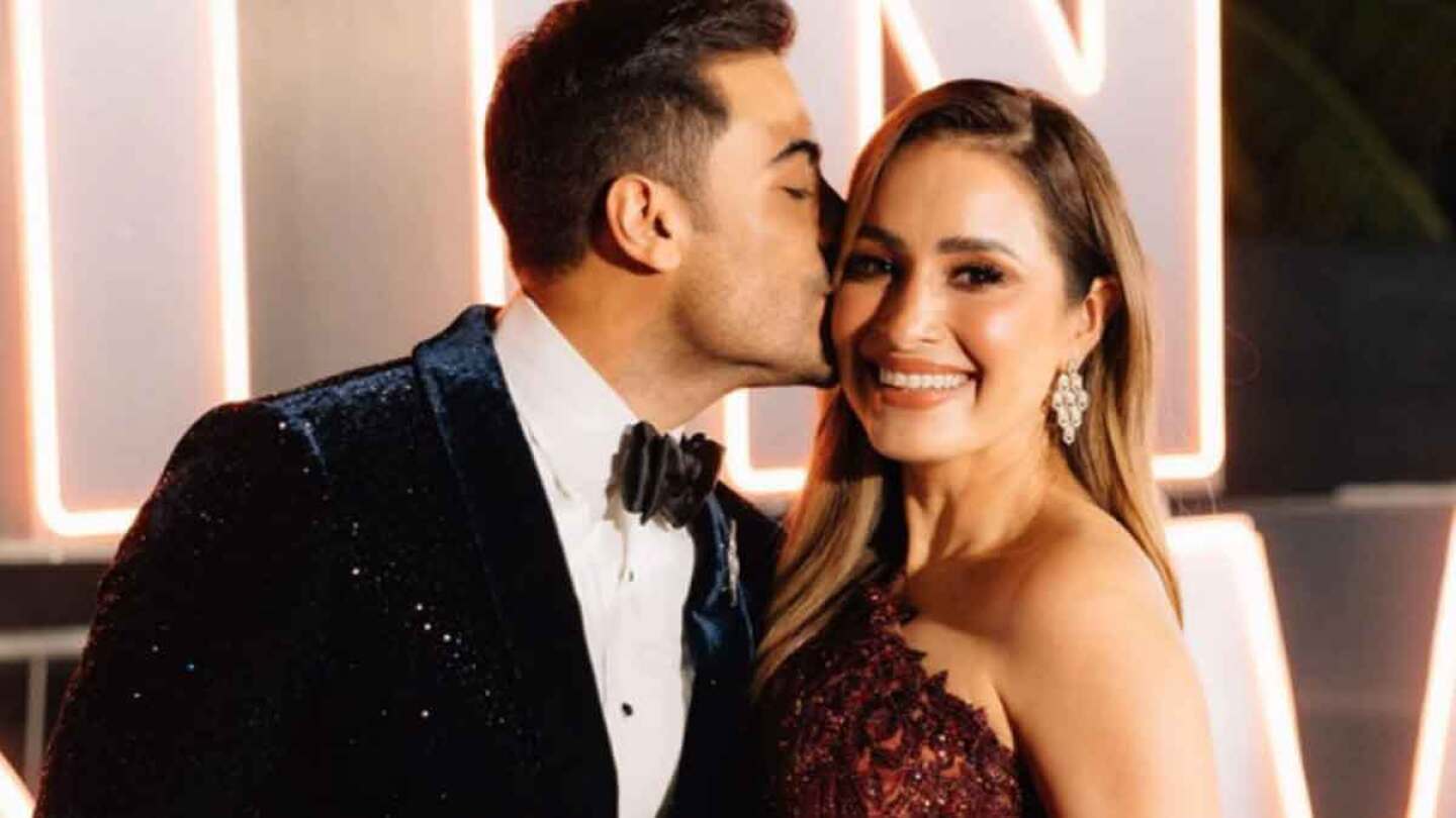 Carlos Rivera y Cynthia Rodríguez en los Latin Grammy